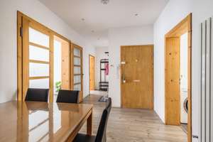 Helle 2-Zimmer-Wohnung im 4. OG mit Balkon in Hannover-Calenberger Neustadt – Goetheplatz 2, 30169 Calenberger Neustadt, Hannover – Vorschaubild 1