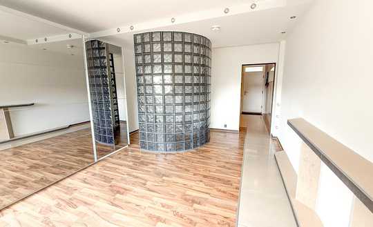 WOHNEN LEICHT GEMACHT – MIT LIFT, STELLPLATZ & EBK