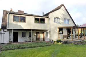 Vielseitig nutzbares 10-Zimmer-ZFH mit 2 EBK + Garten+Teilkeller+2 Garagen - in ruhiger Lage – Celle (Kreis) – Vorschaubild 1