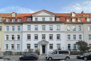 Südstadt | helle Altbauwohnung mit Aufzug | inkl. Einbauküche