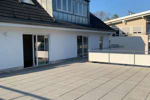 Wohnen auf der Sonnenseite:  4 Zimmer mit großer Dachterrasse 