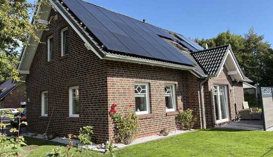 Bild von Gepflegtes Einfamilienhaus mit PV-Anlage
