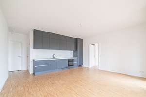 3 Zimmer Wohnung mit Erker und Balkon sowie mit Einbauküche – Schlossallee 9, 13156 Niederschönhausen, Berlin – Vorschaubild 1