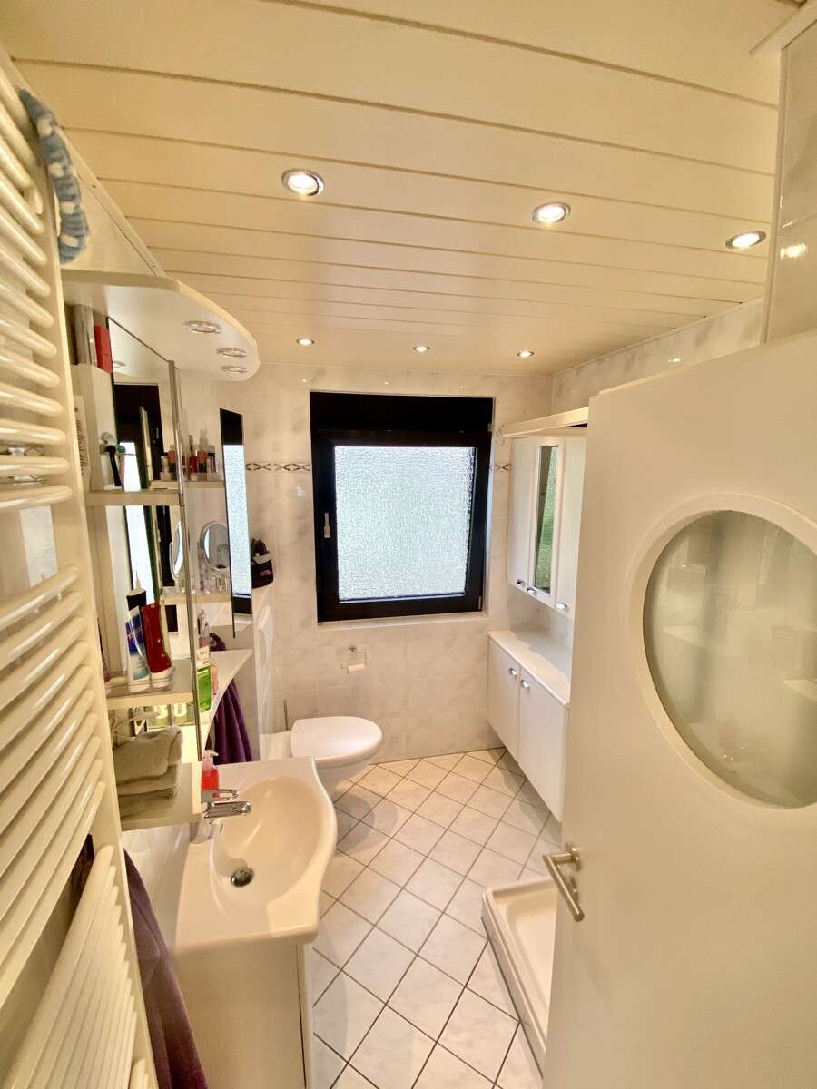 Immobilie in Reinhardshagen - Attraktives Zweifamilienhaus in Reinhardshagen - Frei nach Absprache - Bild 8