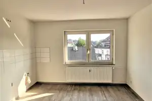 Frisch renovierte 2-Zi.-Whg. mit neuem Tageslichtbad und Balkon – Sonnenstraße 148, 42277 Wuppertal – Vorschaubild 9