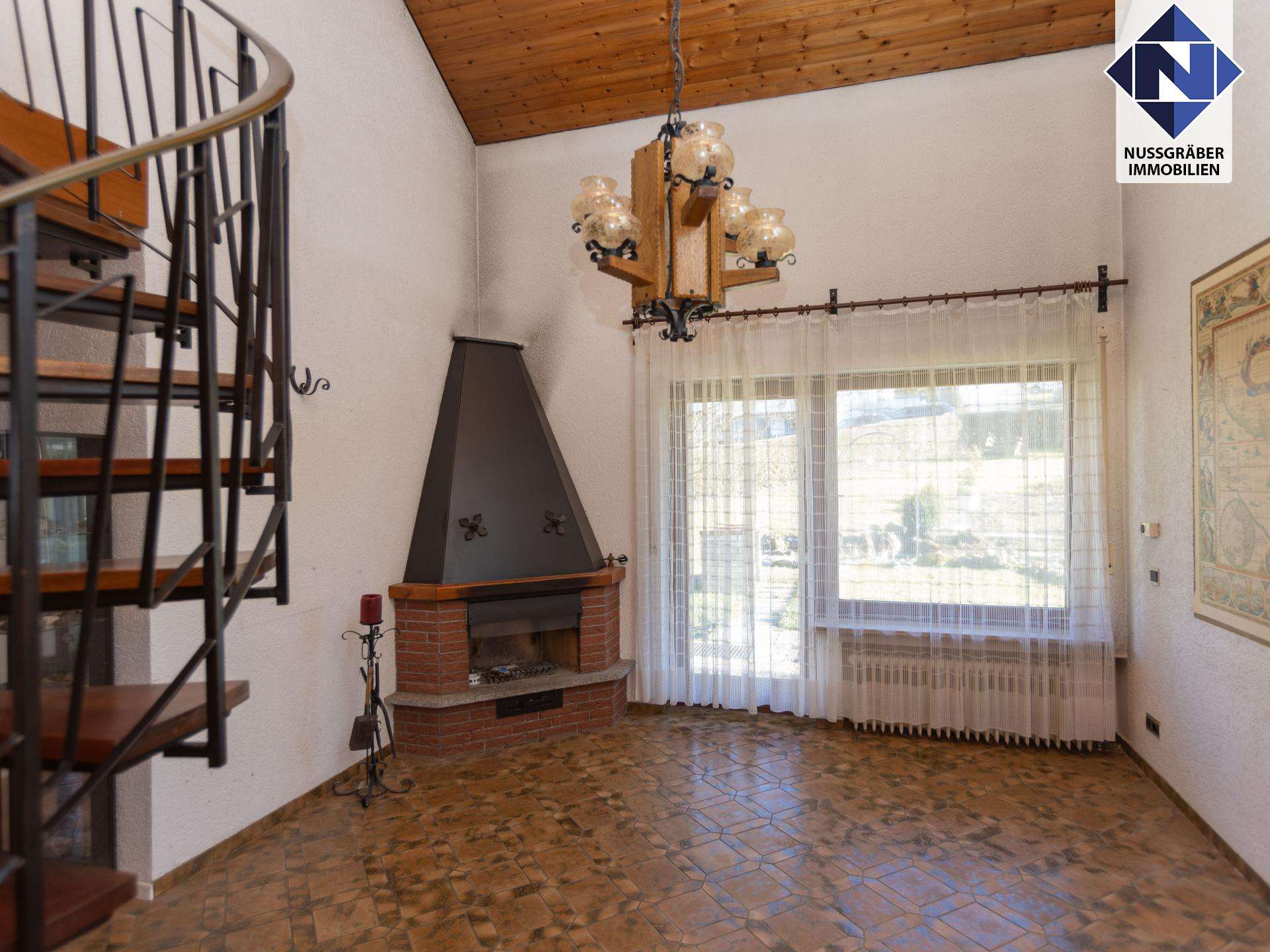 Immobilie in Frickenhausen - Familienparadies mit 7,5 Zimmern, offenem Kamin und großem Garten - Bild 10