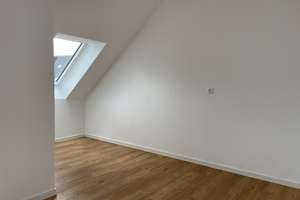 Charmante Dachgeschosswohnung mit Loggia-
3- Zimmerwohnung in Leverkusen Schlebusch – Die vollständige Adresse der Immobilie erhältst du vom Anbieter., 51375 Schlebusch, Leverkusen – Vorschaubild 7