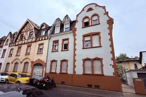 Stilvoll sanierte 3-Zimmer-Altbauwohnung mit privatem Innenhof in ruhiger Wohnlage in Frankfurt-Nied