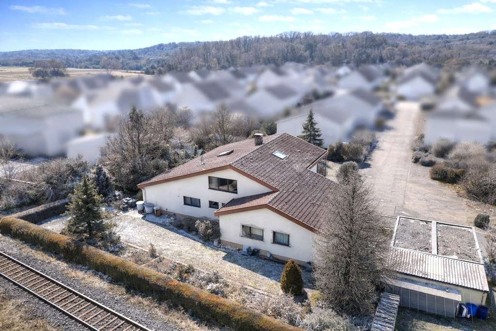 Immobilie in Dettingen unter Teck - Freistehendes Einfamilienhaus + zusätzliches Baufenster - Bild 1