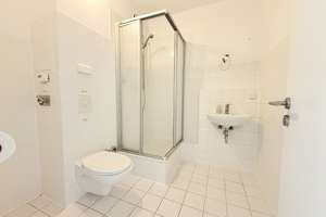 2 Zimmer Wohnung im urbanen Lichtenberg (bezugsfrei) – Neubrandenburger Straße 68, 13059 Neu-Hohenschönhausen, Berlin – Vorschaubild 3