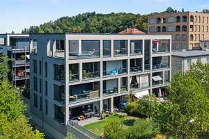 Stadtnah im Grünen Wohnen
Neubauwohnung mit großzügiger Terrasse & imposantem Gartengrundstück in R