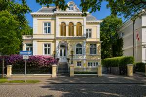 Elegante Endetagenwohnung in prachtvoller Altbauvilla, idyllische Bestlage: in nur 400m zur Alster – Die vollständige Adresse der Immobilie erhältst du vom Anbieter., 22085 Uhlenhorst, Hamburg – Vorschaubild 2