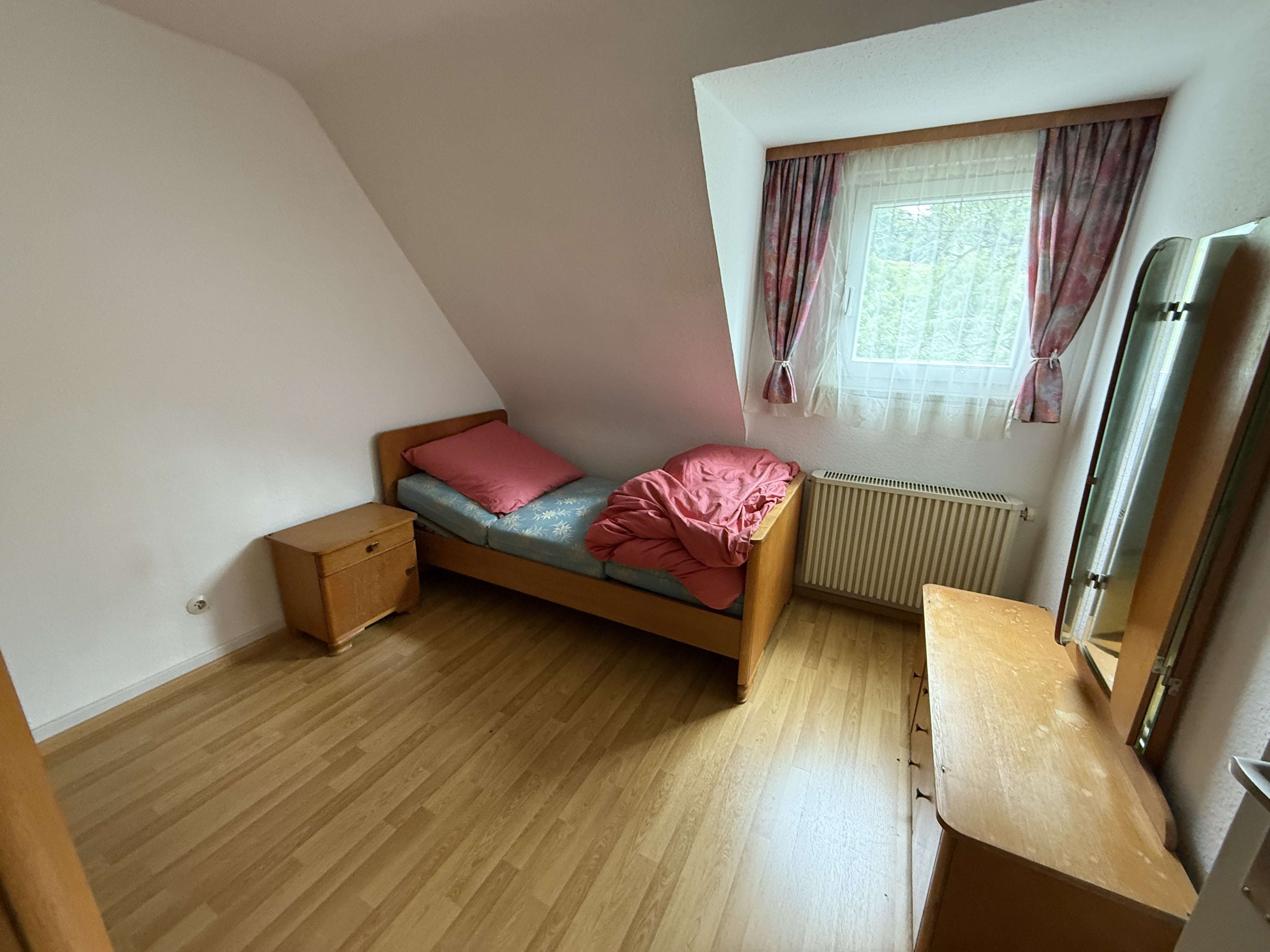 Immobilie in Schiltach - Charmantes Einfamilienhaus mit Potenzial in  naturnaher, idyllischer Hanglage von Schiltach - Bild 5