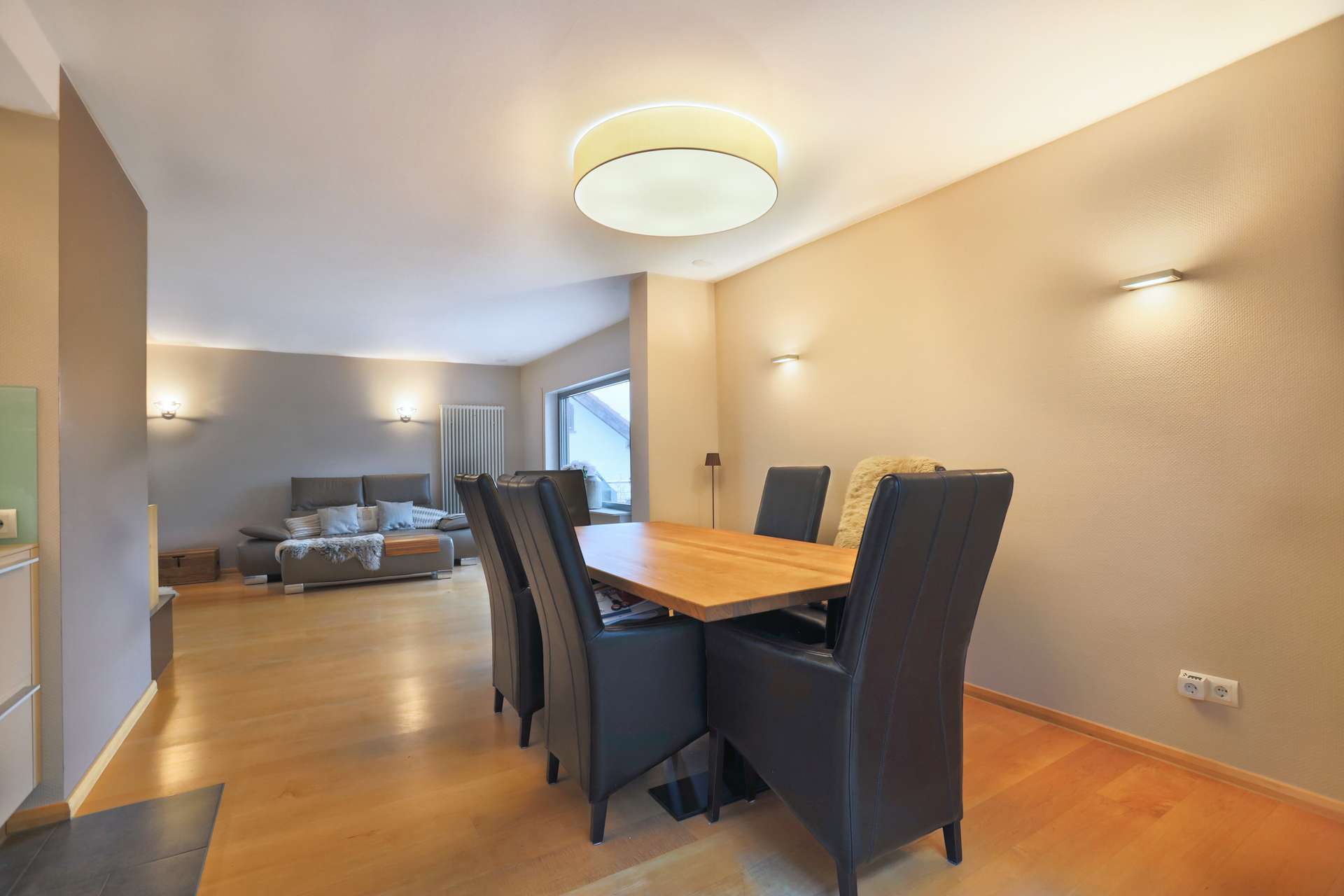 Immobilie in Hammersbach - Stilvoller Bungalow mit separater ELW, Doppelgarage & großem Grundstück - Bild 14