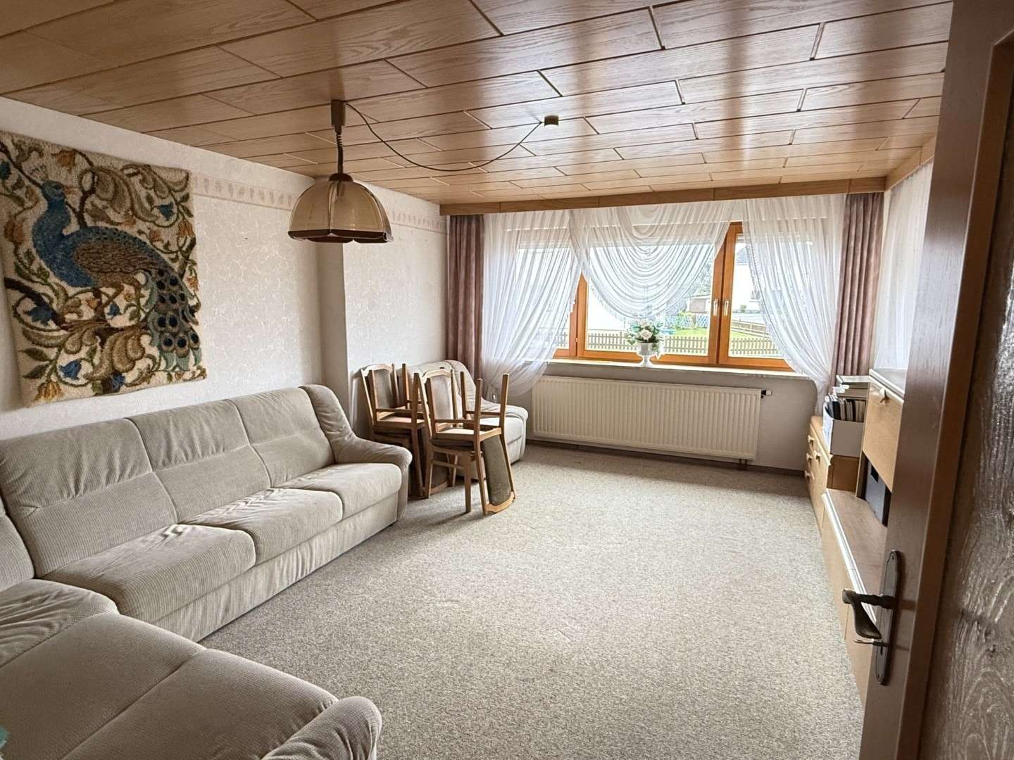 Immobilie in Meßkirch - Einfamilienhaus mit ELW, Nahwärmeheizung und 2 Garagen in guter Lage - Bild 3