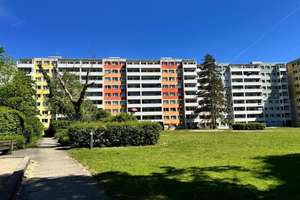 Kernsanierte 3 Zimmer EG Wohnung mit Terrasse in München Perlach