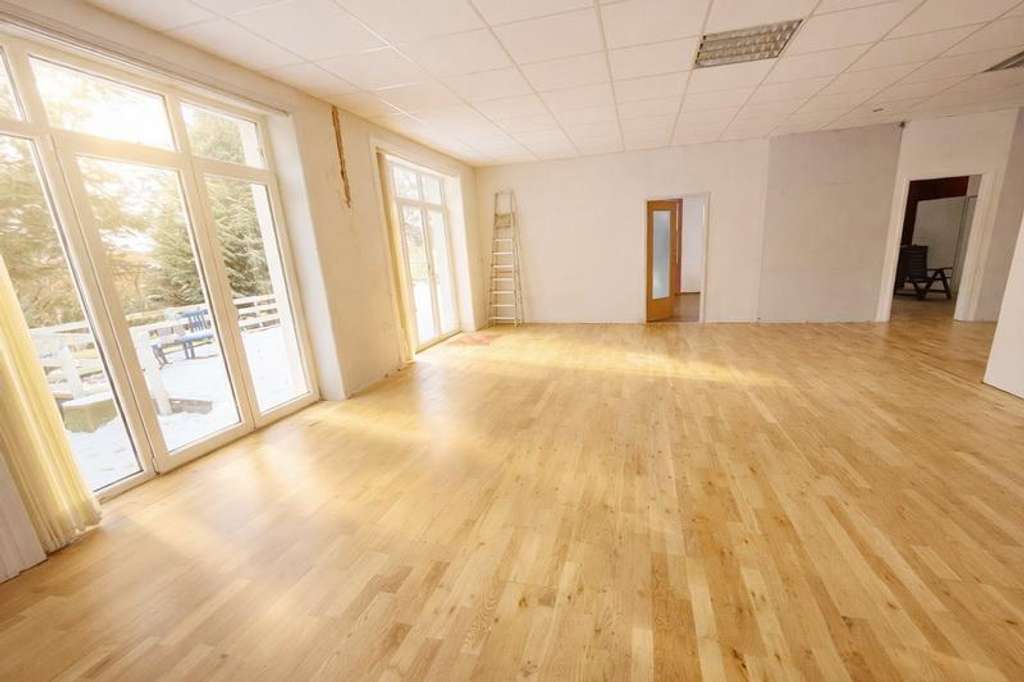 Immobilie in Hohenwestedt - 335m² Wohn-/Nutzfläche *aufstockbar* + 2.784m² bebaubares Grundstück - Bild 3