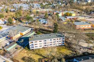 Bezugsfrei! 4 Zimmer mit Sonnigem Balkon. Renovierungsbedürftig – Gütergotzer Straße 3, 14165 Zehlendorf, Berlin – Vorschaubild 3