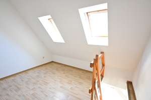 Charmante 3,5-Zimmer-Maisonette-Dachgeschosswohnung in ruhiger Lage von Bochum-Wiemelhausen – Memeler Str. 7, 44789 Wiemelhausen, Bochum – Vorschaubild 6