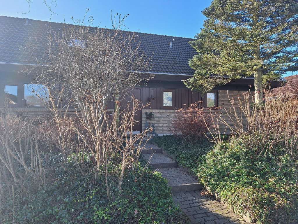 Immobilie in Süderbrarup - Gepflegtes Hosby Einfamilienhaus mit Einliegerwohnung in schöner Lage von Süderbrarup - Bild 1