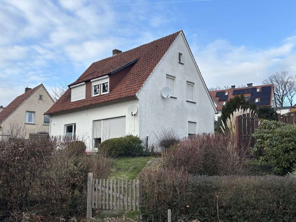 Immobilie in Ostercappeln - Einfamilienhaus mit großem Grundstück, 2 Garagen und viel Potenzial - Bild 2