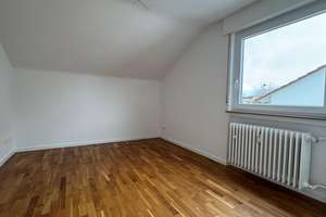 Gepflegte 4-Zimmer-Dachgeschosswohnung in ruhiger Lage von Stuttgart-Weilimdorf – Die vollständige Adresse der Immobilie erhältst du vom Anbieter., 70499 Weilimdorf (Ortsteil), Stuttgart – Vorschaubild 3