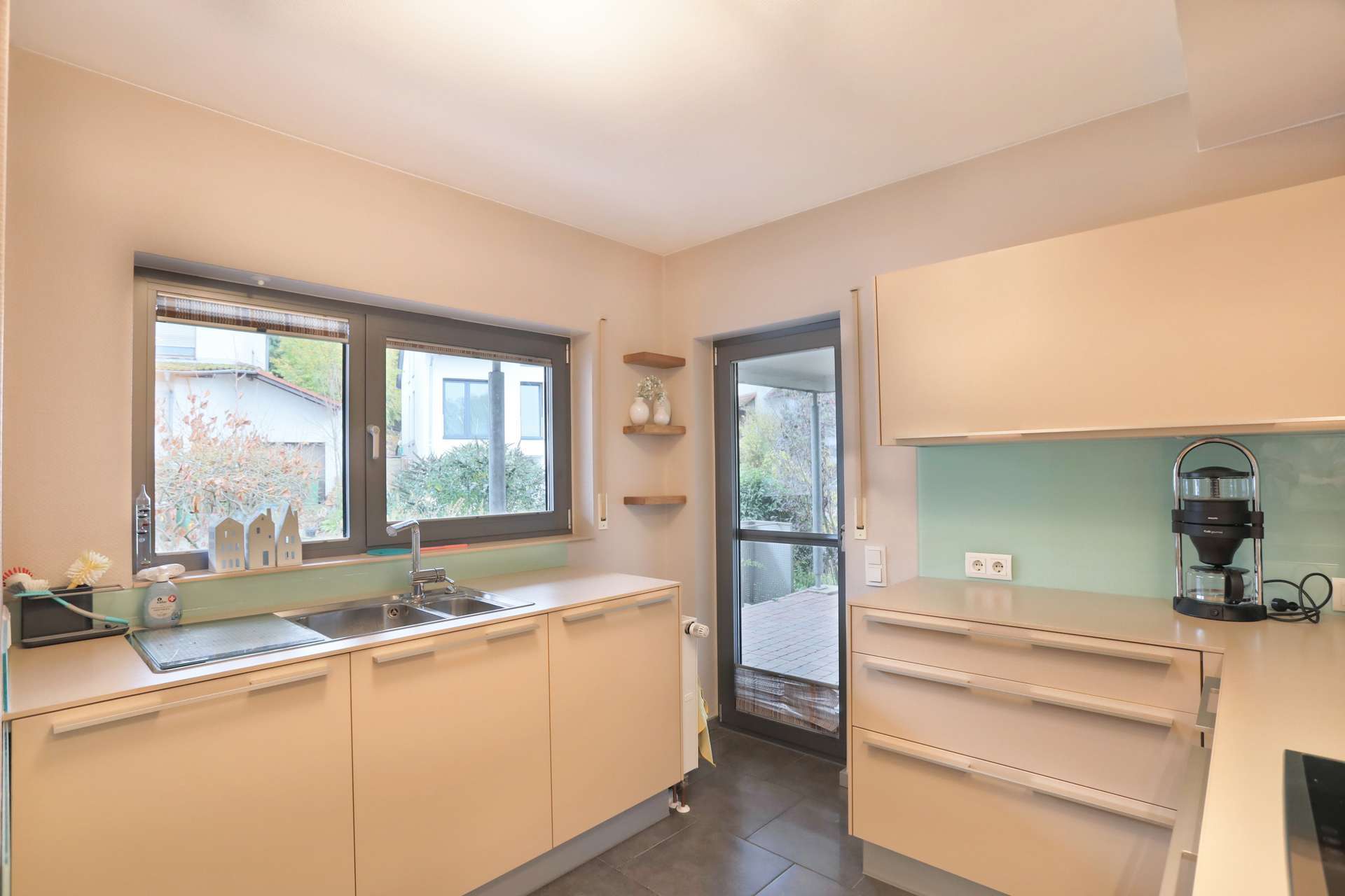 Immobilie in Hammersbach - Stilvoller Bungalow mit separater ELW, Doppelgarage & großem Grundstück - Bild 13