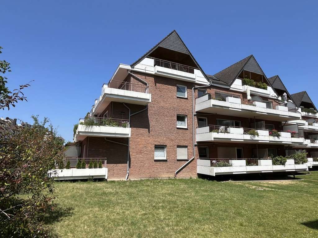 Moers-Stadt: Bestens vermietete 2-Zimmer-ETW mit großer Balkonterrasse und TG-Stellplatz in S