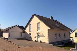 Exklusives Traumhaus mit Galerie, Kamin & Hightech-Ausstattung auf großem Grundstück – Die vollständige Adresse der Immobilie erhältst du vom Anbieter., 38640 Goslar – Vorschaubild 1