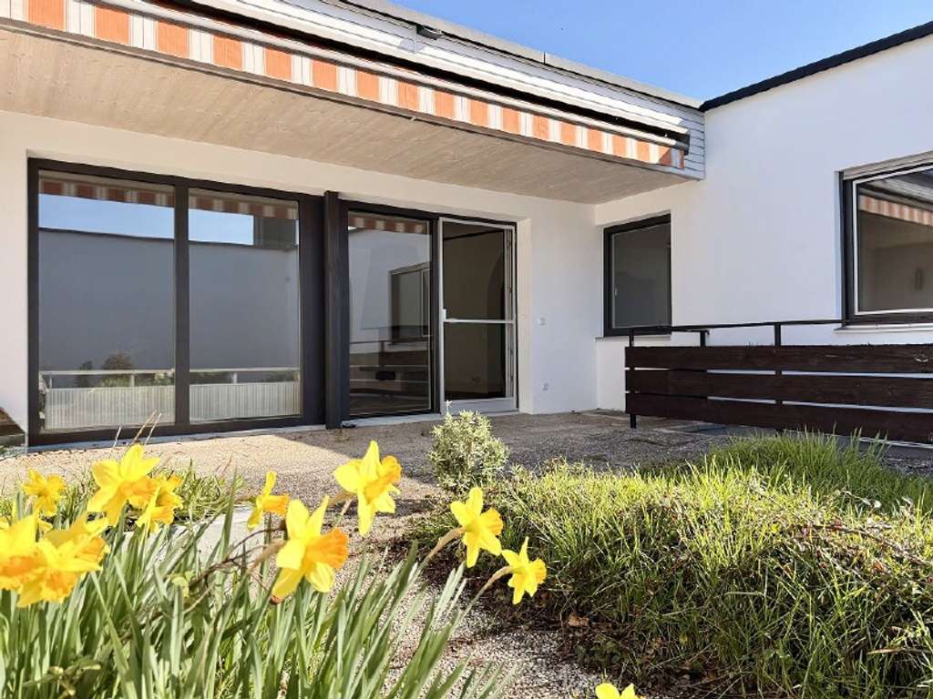 Immobilie in Stephanskirchen - Bungalow-Reihenhaus mit Terrasse und geschütztem Gartenbereich in Stephanskirchen - Bild 0