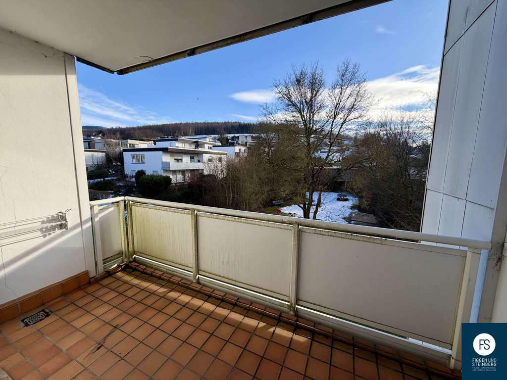 Immobilie in Meschede - Gut geschnittene Zwei-Zimmer-Eigentumswohnung mit Balkon in gefragter Wohnlage von Meschede - Bild 2