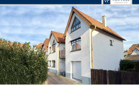 Außergewöhnlich Wohnen: 2 Häuser mit Verbindungssteg und Loggia mit Blick auf die Haardt