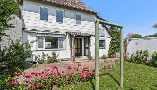 Bild von SANIERUNGSOBJEKT MIT POTENZIAL: GROßZÜGIGE DOPPELTHAUSHÄLFTE IN GROß DENKTE