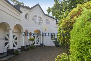 Rissen am Klövensteen: Repräsentative Twin-Villa mit Kamin, Innenpool, Sonnenterrassen u. Garage..! – Die vollständige Adresse der Immobilie erhältst du vom Anbieter., 22559 Rissen, Hamburg – Vorschaubild 2