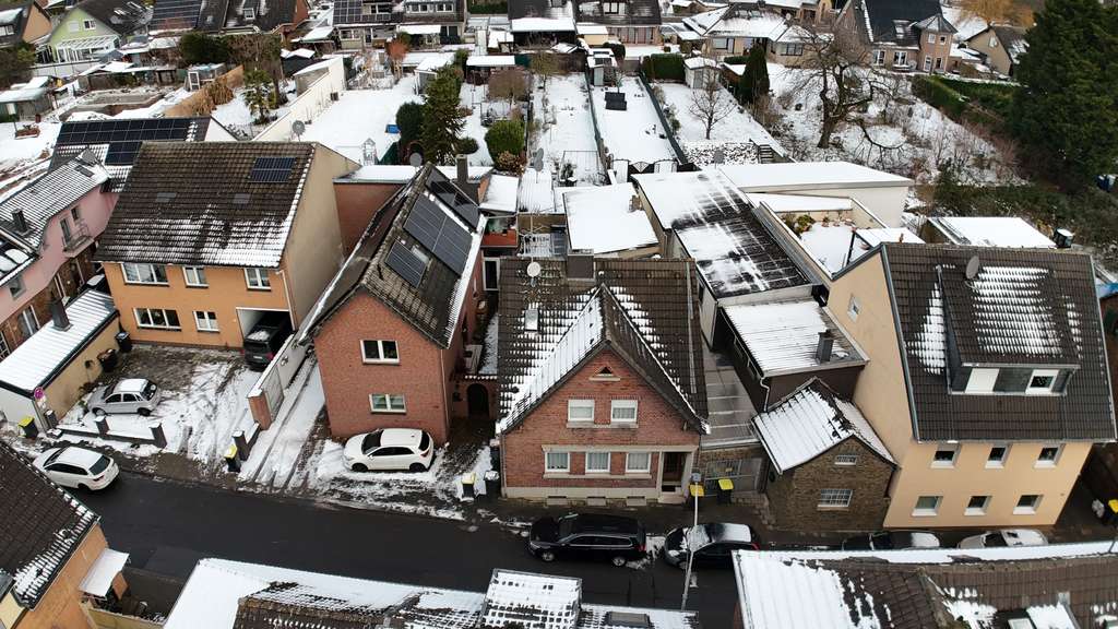 Immobilie in Rommerskirchen - Sanierungsbedürftiges Einfamilienhaus mit Anbau & Garten auf schönem Grundstück - Bild 1