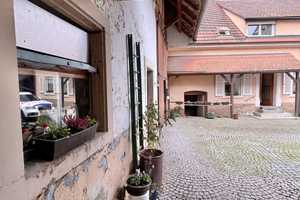 Rarität! Ehemaliger Bauernhof im Markgräflerland!
Traumhafter Innenhof/ Scheune/ Winzerkeller usw – Breisgau-Hochschwarzwald (Kreis) – Vorschaubild 6