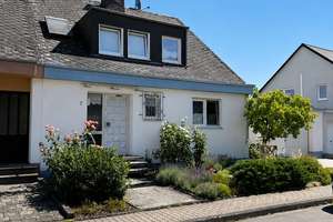 Viel Platz zum Leben – Einfamilienhaus mit großem Garten, Garage und Balkon in Koblenz-Metternich