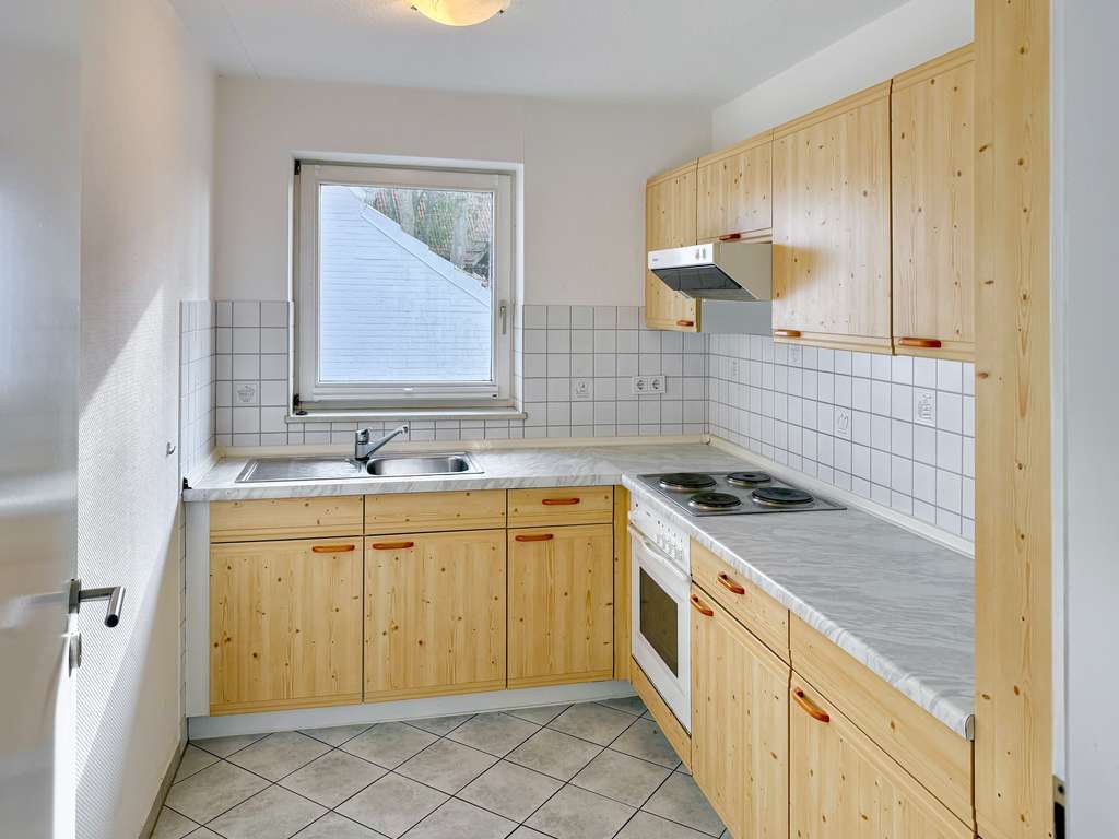 Immobilie in Stapel - Großzügiges Anwesen mit zwei Wohnhäusern - viel Platz für Familie, Generationen oder Arbeiten von... - Bild 4