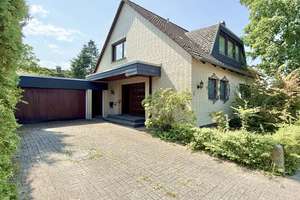 Solides & großzügiges Architektenhaus mit schönem Garten in reizvoller Wohnlage – Die vollständige Adresse der Immobilie erhältst du vom Anbieter., 30938 Burgwedel – Vorschaubild 1