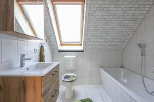 Reihenendhaus in Zeesen | wassernah | 100 m² Wfl. |
4 Zimmer | 335 m² Grdst. | Carport | ruhige Lag – Die vollständige Adresse der Immobilie erhältst du vom Anbieter., 15711 Königs Wusterhausen – Vorschaubild 9