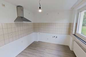 Viel Raum zum Leben: Gepflegte 4-Zimmer-Wohnung mit Balkon, Einbauschränken & 2 Bädern – Am Heilandsfrieden 11, 33104 Schloß Neuhaus, Paderborn – Vorschaubild 9