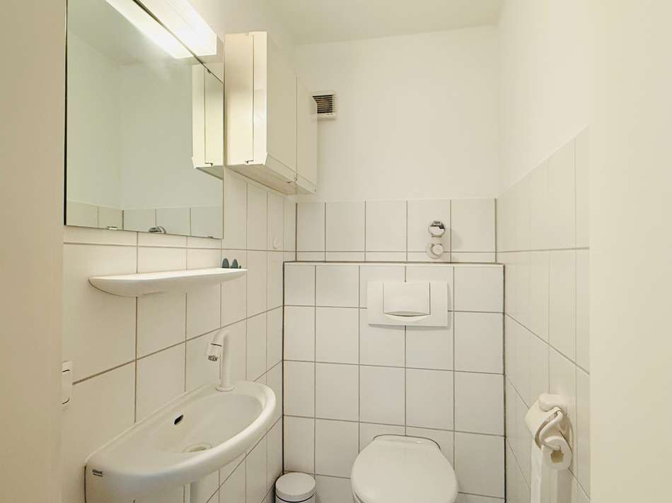 separates WC