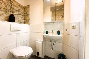 Modernisierte Zwei-Zimmer-Erdgeschoss-Wohnung mit Süd-West-Terrasse in der Nähe vom Mühlenkamp – Die vollständige Adresse der Immobilie erhältst du vom Anbieter., 22303 Winterhude, Hamburg – Vorschaubild 14