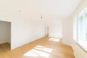Bezugsfrei & provisionsfrei: 3-Zimmer-Wohnung mit Sonnenbalkon in Top-Zustand! – Berlin – Vorschaubild 3