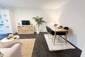 Helle, renovierte 2 ZKB mit Einbauküche, Fahrstuhl und Balkon in ruhiger Lage! Gut vermietet!!! – Schillstr. 21, 86167 Lechhausen-West, Augsburg – Vorschaubild 2