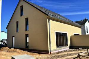  Exklusive Neubau-Doppelhaushälfte am Cospudener See | Erstbezug | PV-Anlage mit Speicher | Kamin – Lene-Voigt-Straße 30, 4416 Markkleeberg – Vorschaubild 12
