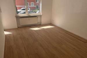 Milbertshofen: Ruhig gelegene 3-Zi.-Whg. mit überdachtem Südbalkon u. TG.-Stellplatz. – Die vollständige Adresse der Immobilie erhältst du vom Anbieter., 80807 Milbertshofen, München – Vorschaubild 2
