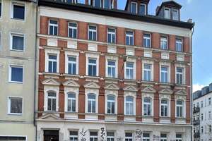 Charmantes Mehrfamilienhaus – reich an Geschichte und bereit für frische Impulse! – Die vollständige Adresse der Immobilie erhältst du vom Anbieter., 4315 Neustadt-Neuschönefeld, Leipzig – Vorschaubild 1