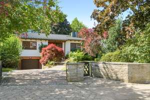 Zeitlos schöner Architekten-Bungalow mit Charakter und Gartenidylle – Die vollständige Adresse der Immobilie erhältst du vom Anbieter., 22397 Duvenstedt, Hamburg – Vorschaubild 2