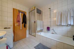 Grundsolides Mehrfamilienhaus in Oberkirch: 4 Wohneinheiten, großer Garten, 3 Balkone, 2 Garagen – Die vollständige Adresse der Immobilie erhältst du vom Anbieter., 77704 Oberkirch – Vorschaubild 32